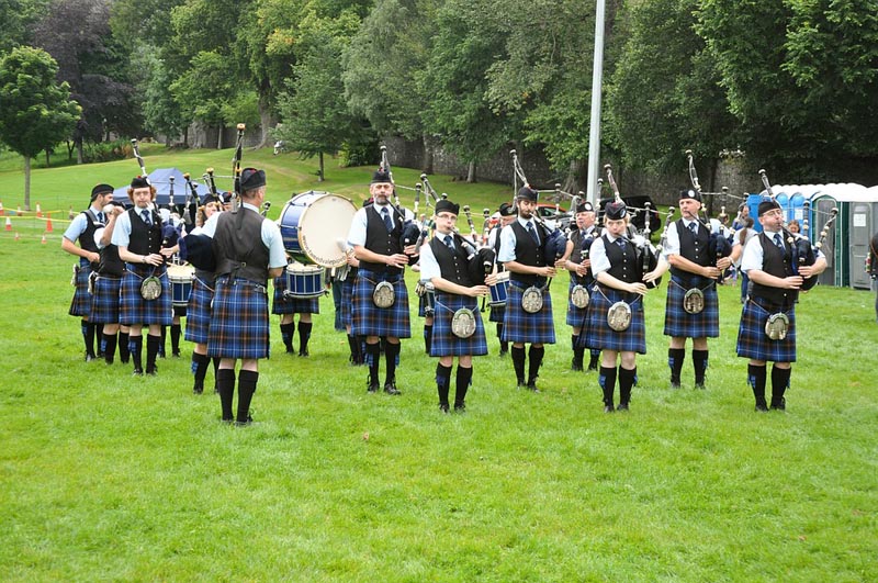 Piper Band im Schottenrock Kilt